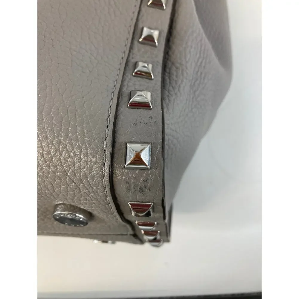 MICHAEL KORS LARGE GRAY PEBBLED LEATHER STUDED SHOULDER BAG